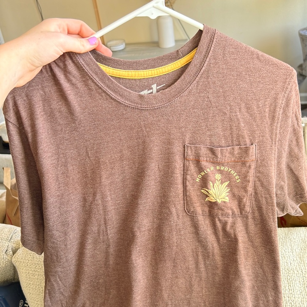 Howler bros brown t-shirt